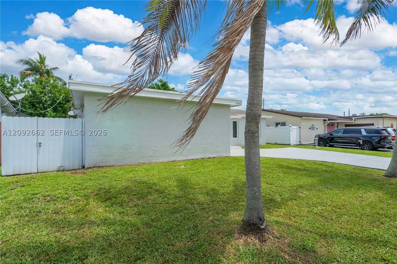 11911 Nw 32nd Mnr #0 - Photo 3 of 36