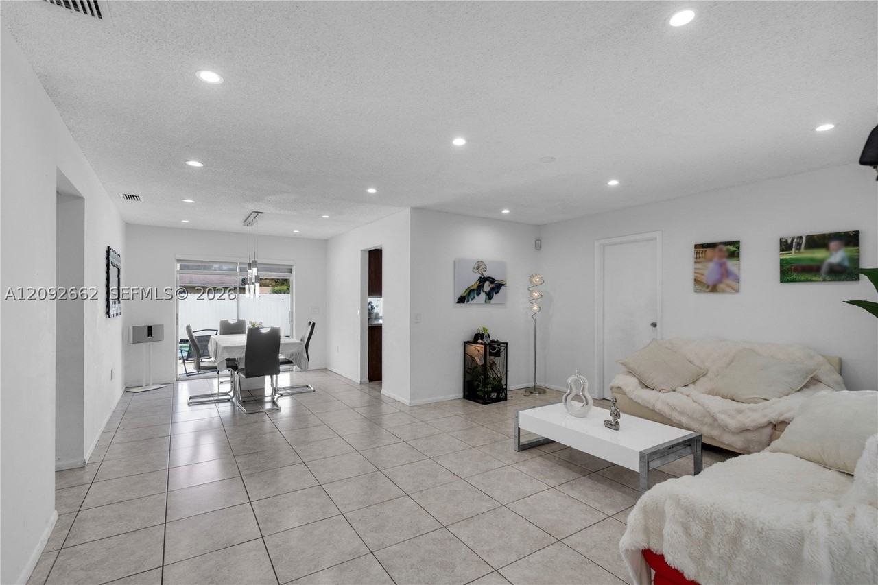 11911 Nw 32nd Mnr #0 - Photo 4 of 36