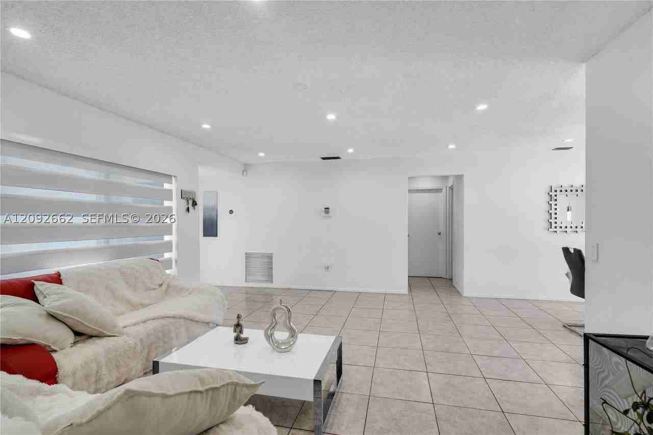 11911 Nw 32nd Mnr #0 - Photo 6 of 36