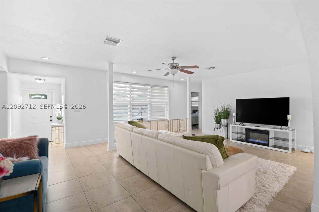 2819 Cleveland St - Photo 5 of 36