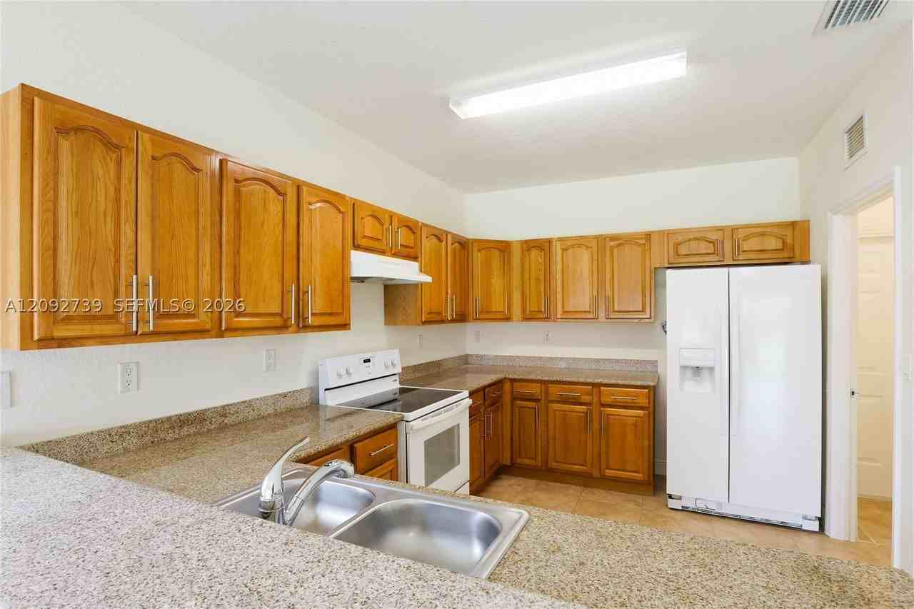 17120 Sw 92nd Ct - Photo 5 of 27