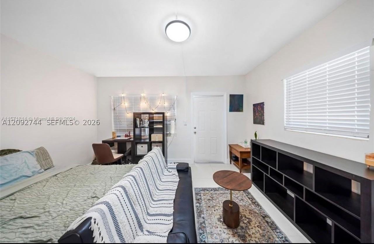 669 Nw 28th St #6 - Photo 5 of 14