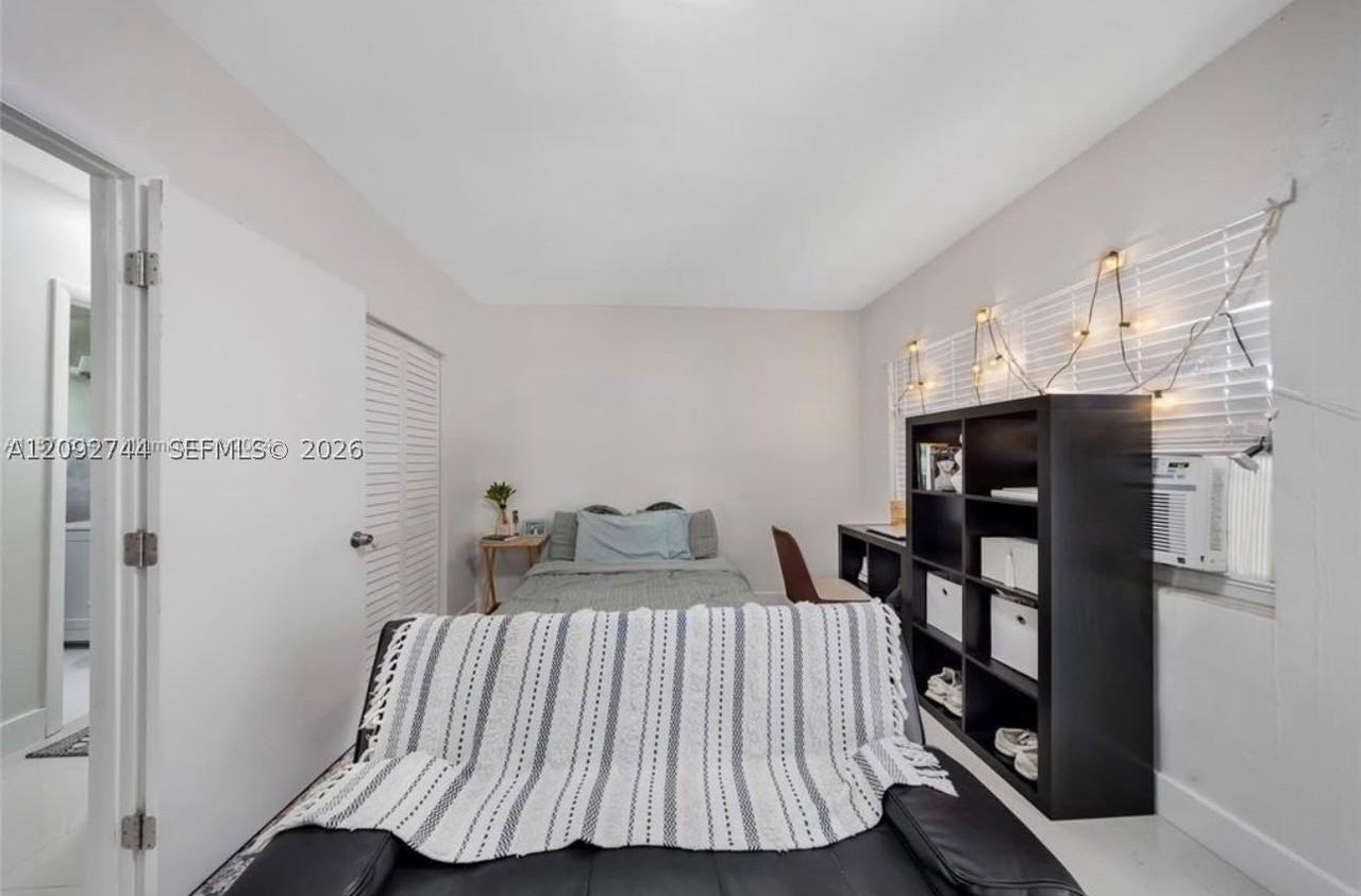 669 Nw 28th St #6 - Photo 6 of 14