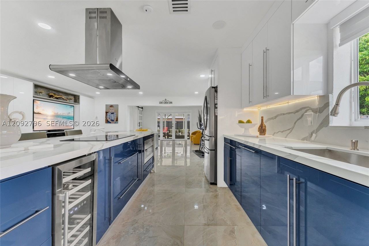 9530 Jamaica Dr #9530 - Photo 3 of 30