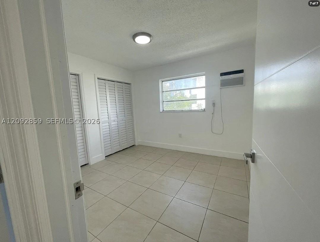 858 Sw 2nd St #4 - Photo 2 of 6