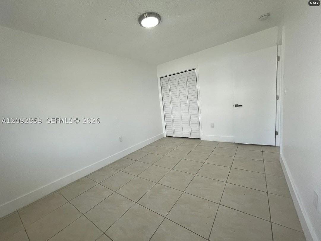 858 Sw 2nd St #4 - Photo 4 of 6