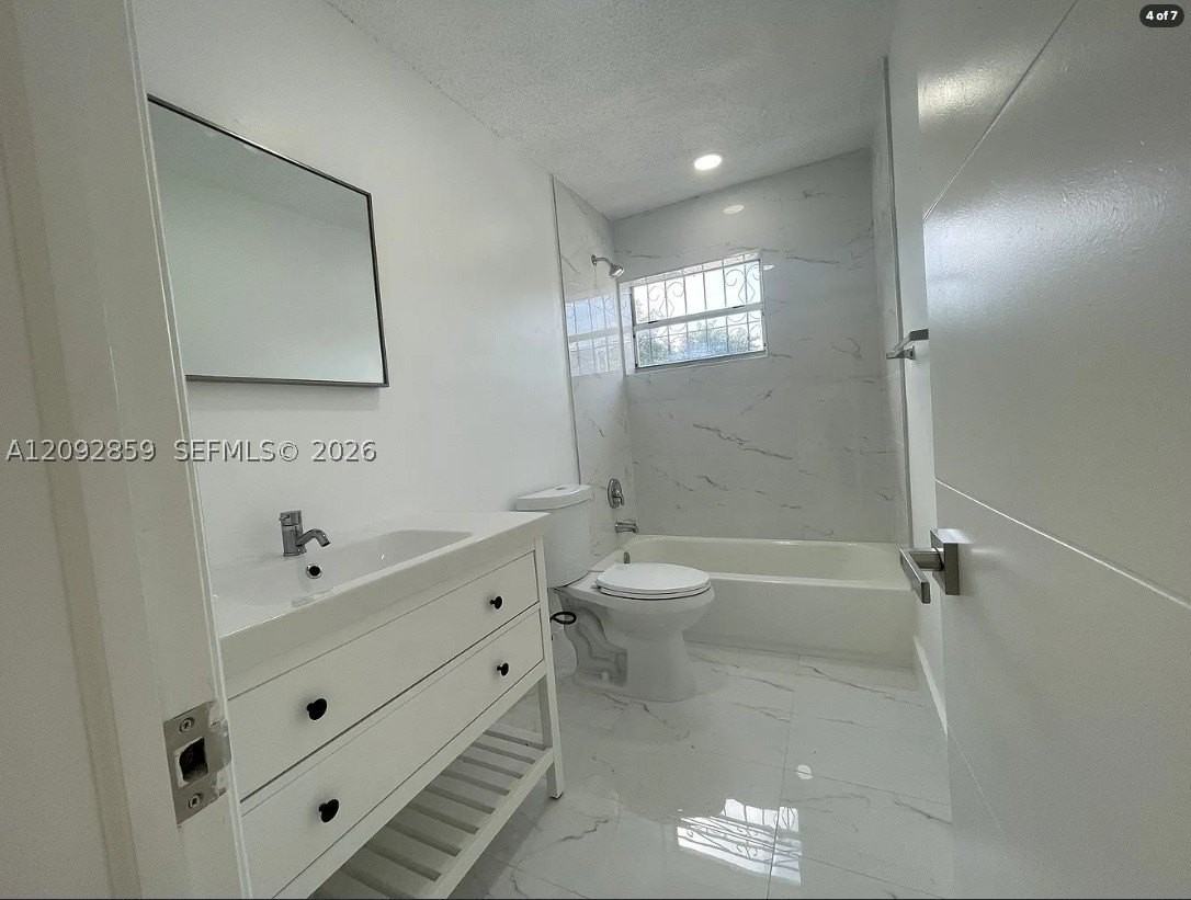 858 Sw 2nd St #4 - Photo 5 of 6