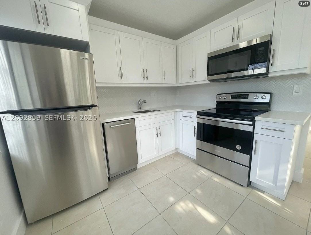 858 Sw 2nd St #4 - Photo 6 of 6