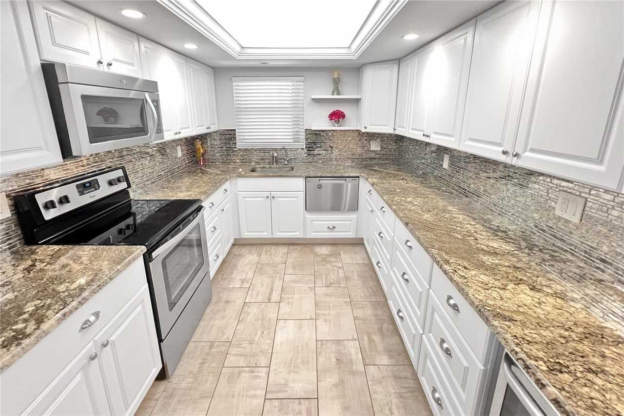1741 Southwood St #1741 - Photo 5 of 23