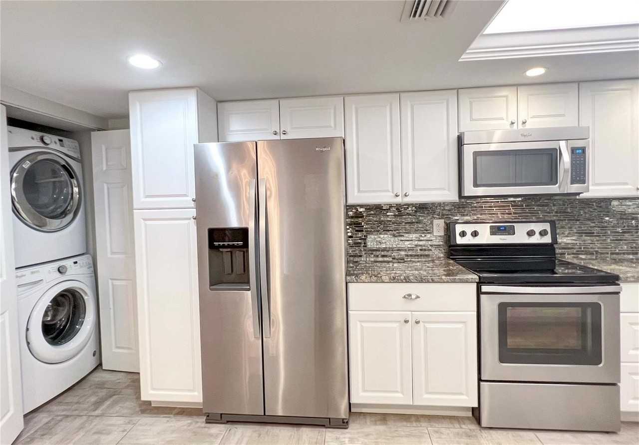 1741 Southwood St #1741 - Photo 6 of 23