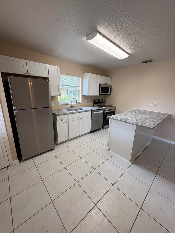 47 Eton Ln #A - Photo 3 of 9