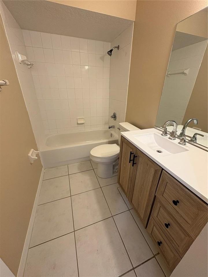47 Eton Ln #A - Photo 4 of 9