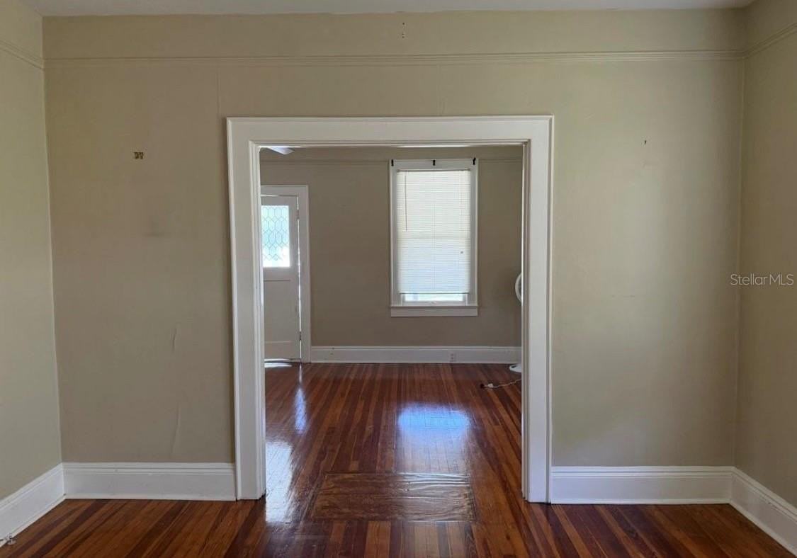 330 W Stanley St - Photo 2 of 15