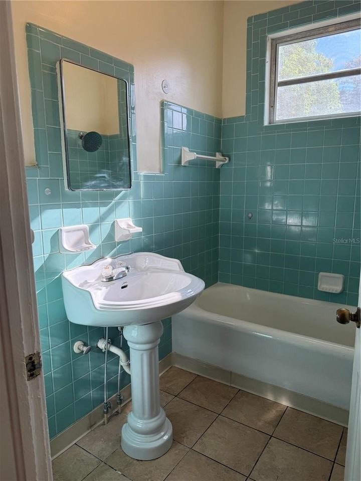 330 W Stanley St - Photo 6 of 15