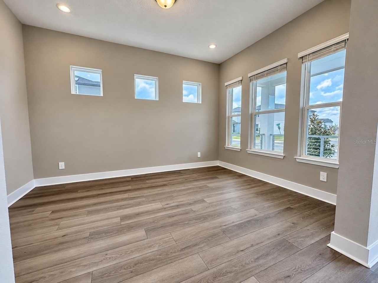 16477 Silver Brook Way - Photo 4 of 31