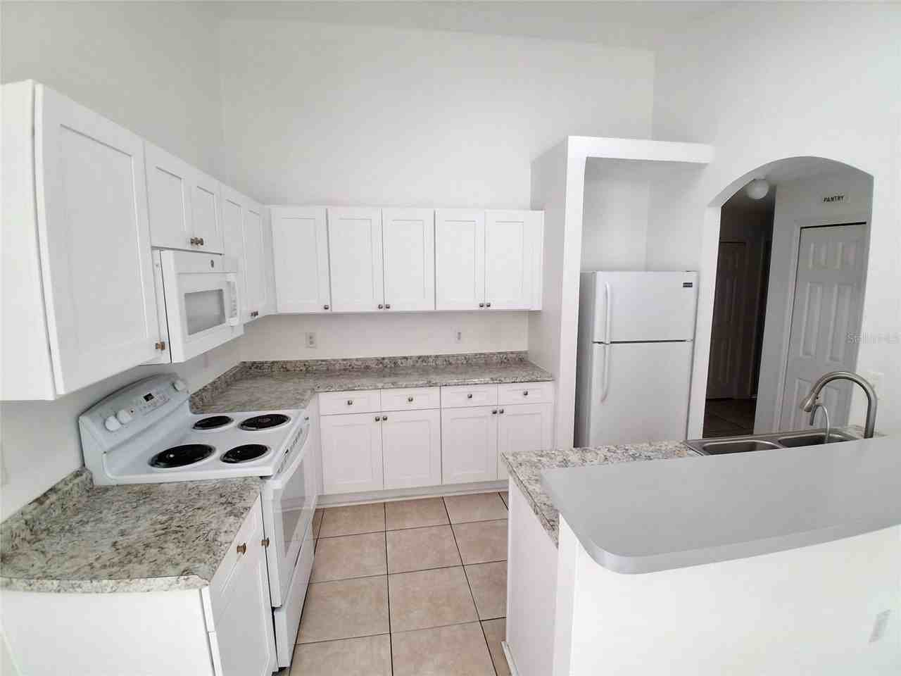 2835 Palm Isle Way - Photo 6 of 26