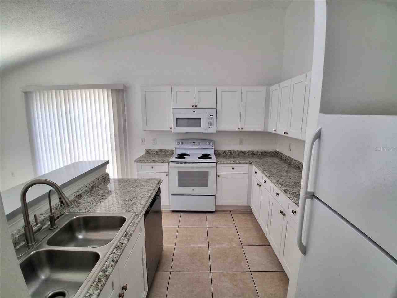 2835 Palm Isle Way - Photo 7 of 26