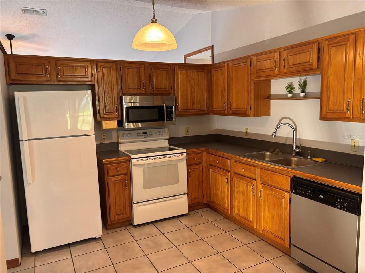 780 W Ludlum Dr - Photo 6 of 12