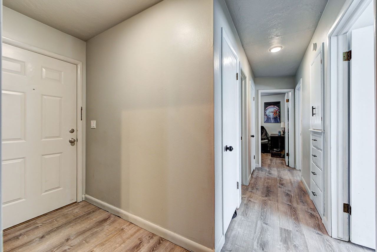 1414 Hollywood Ave #1 - Photo 2 of 17