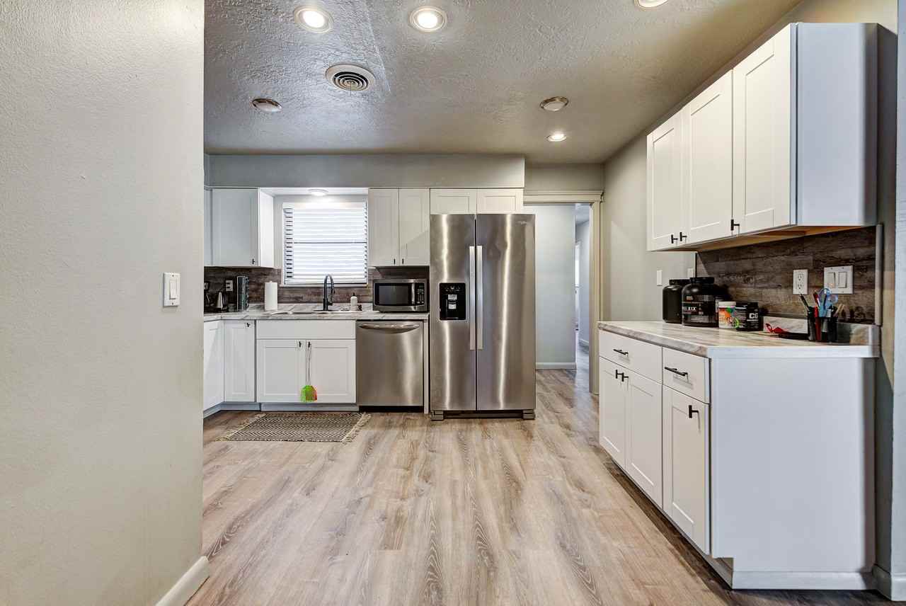 1414 Hollywood Ave #1 - Photo 5 of 17