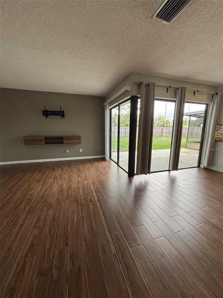 4711 Grove Point Dr - Photo 5 of 22