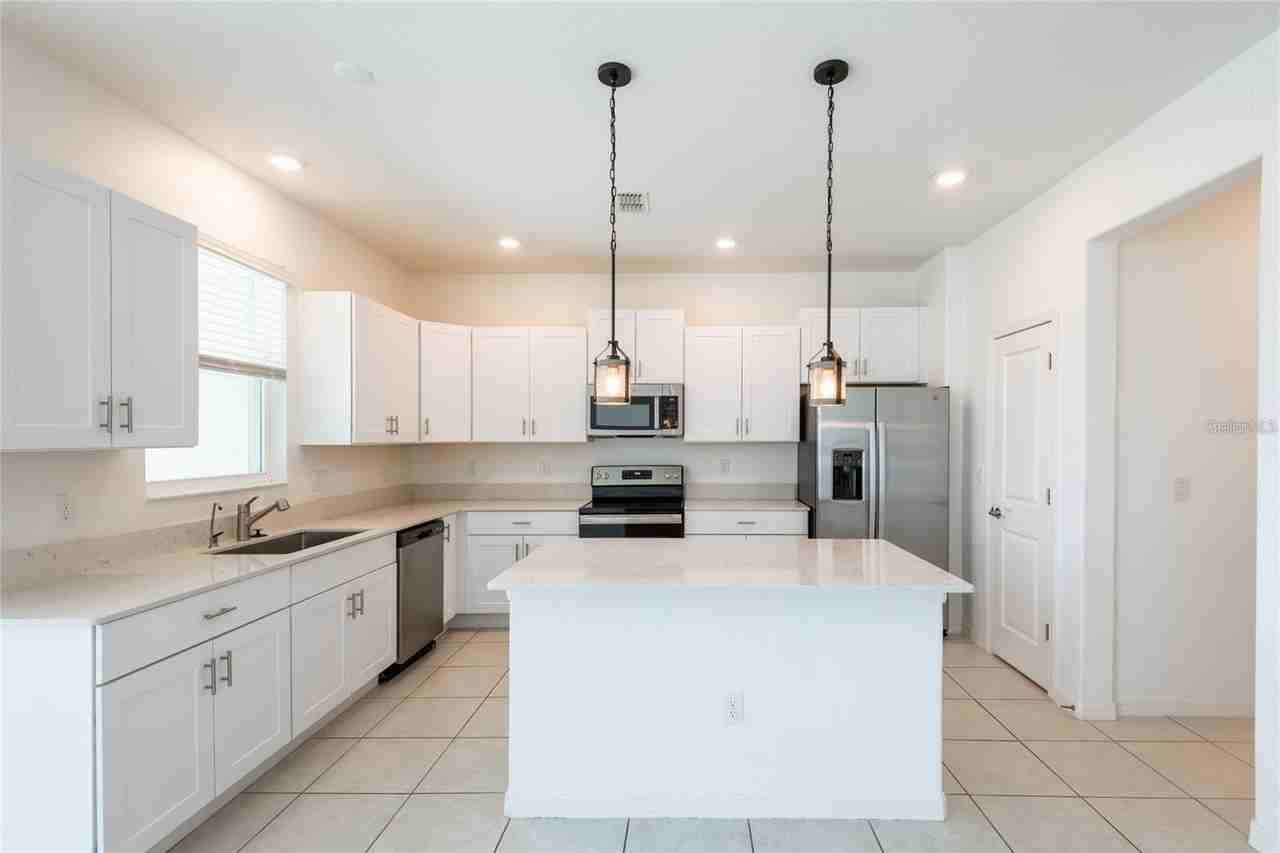 6262 Shiner St - Photo 4 of 30