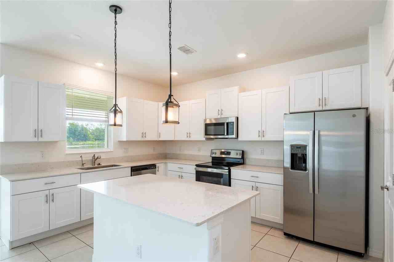 6262 Shiner St - Photo 5 of 30