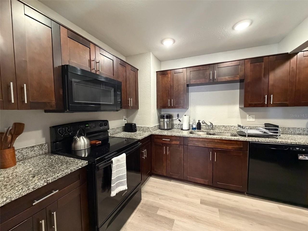 1912 W Grace St - Photo 7 of 20