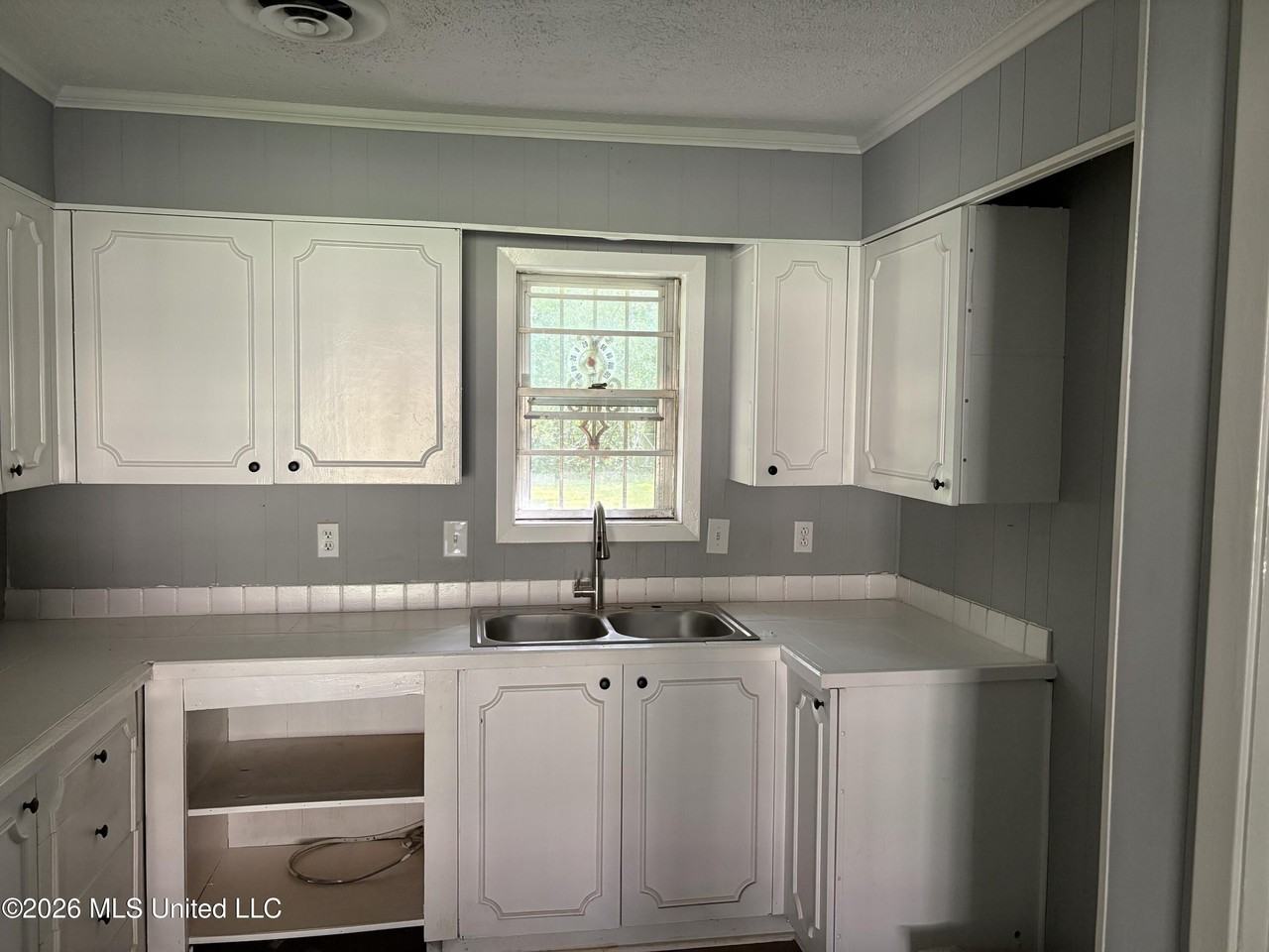 1241 Wooddell Dr - Photo 4 of 11