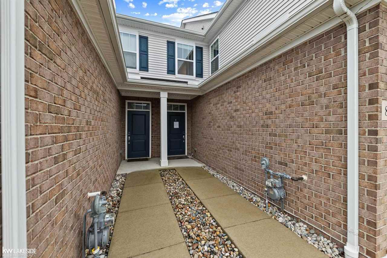 8678 Pioneer St - Photo 3 of 29