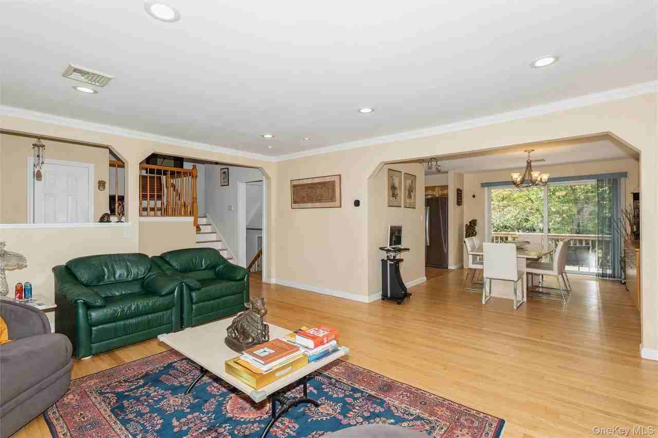 148 Lincoln St - Photo 5 of 32