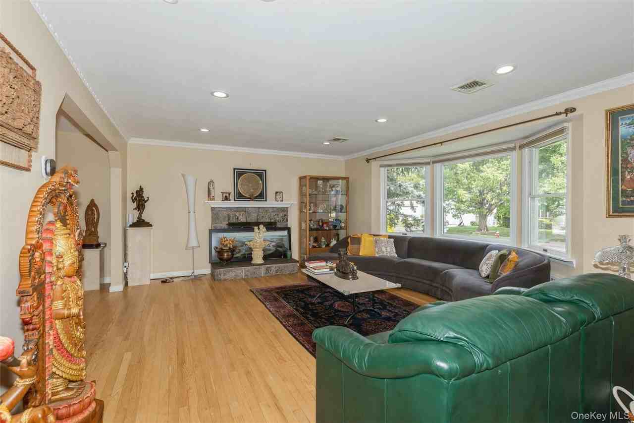 148 Lincoln St - Photo 6 of 32