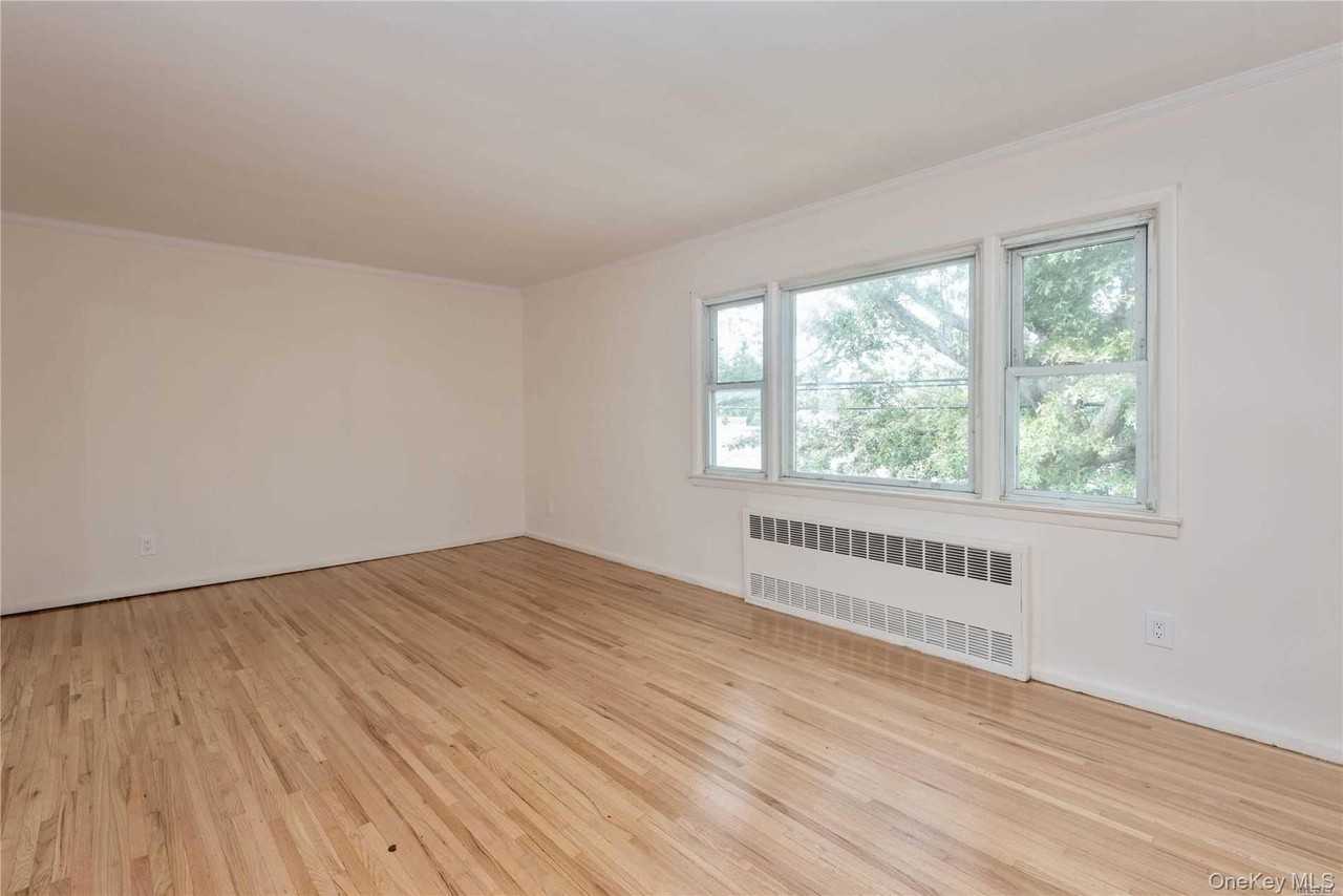 176 Nassau Blvd #1 - Photo 4 of 15