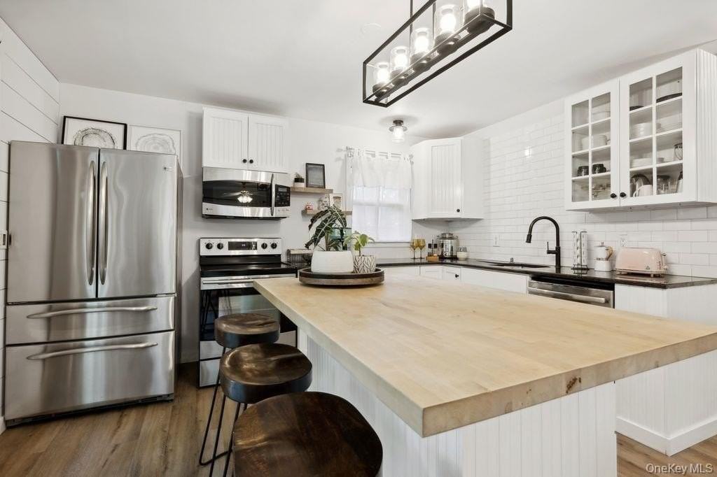 38 8th St - Photo 2 of 8