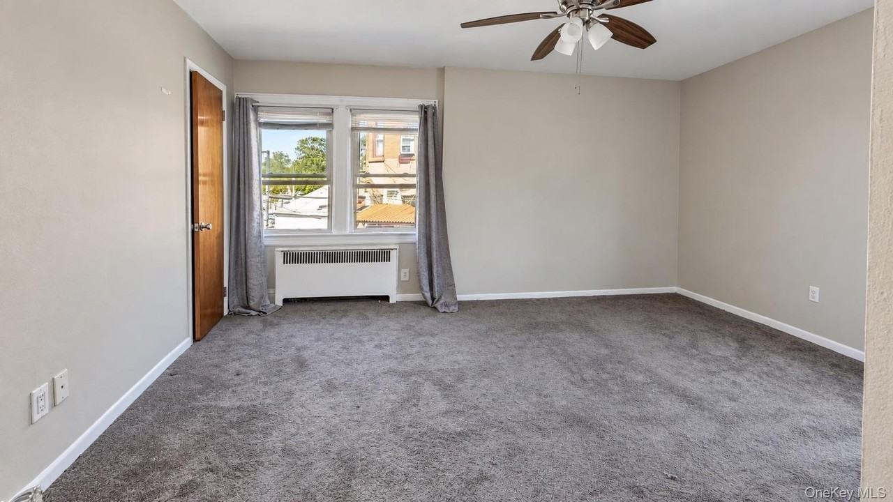 19507 37th Ave - Photo 3 of 4