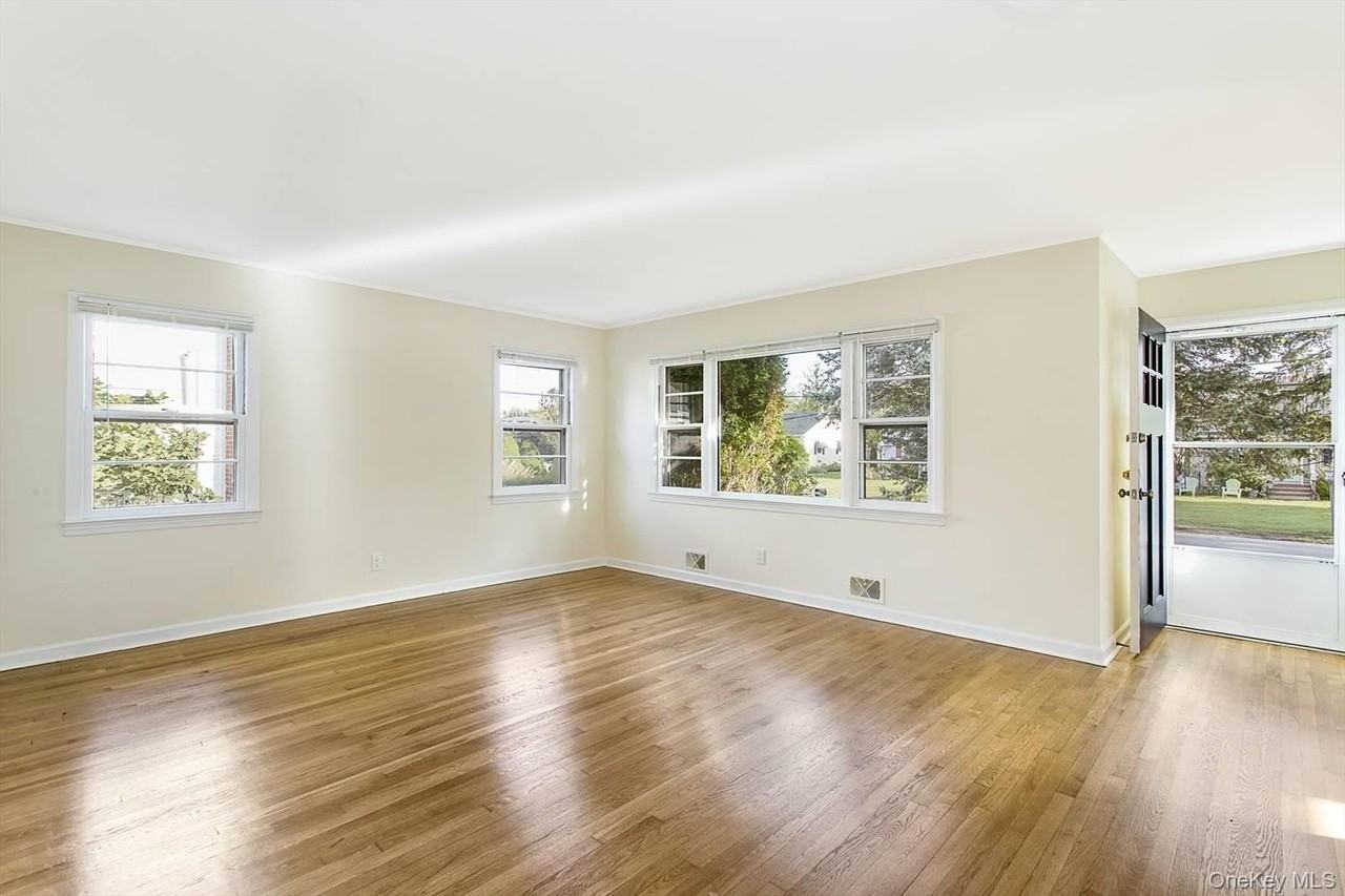 475 Clark Rd - Photo 2 of 9