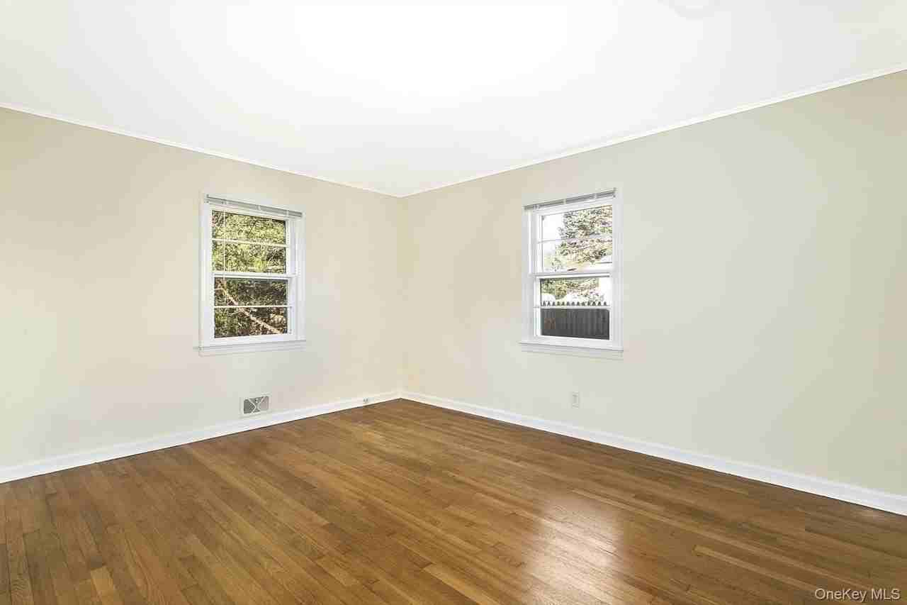 475 Clark Rd - Photo 6 of 9