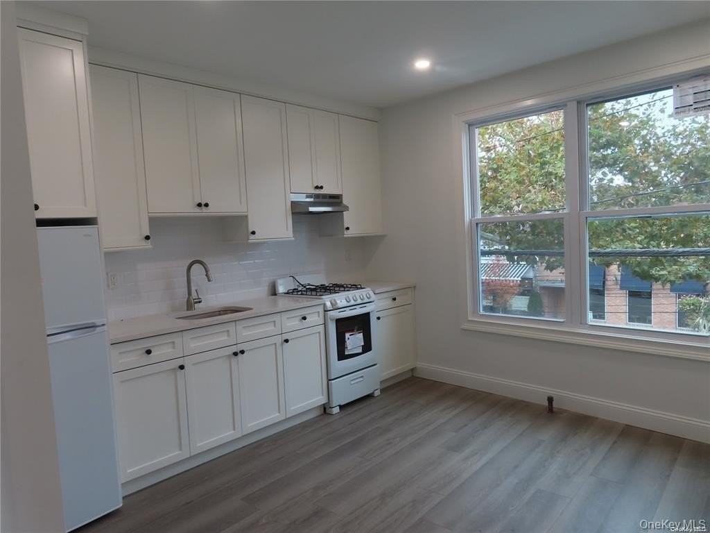 91 Deer Park Ave #2 - Photo 3 of 12