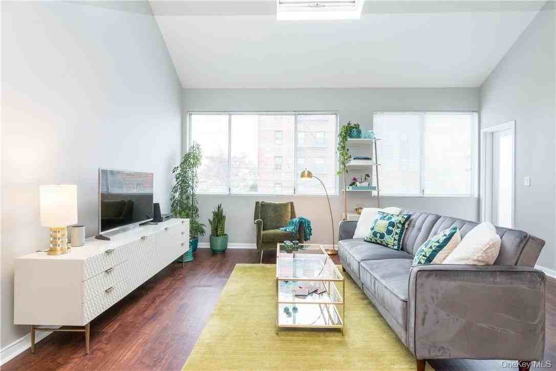 100 Chatterton Ave #4 - Photo 3 of 16