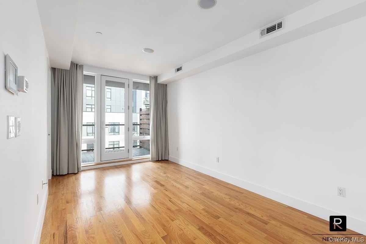 1059 Manhattan Ave #6A - Photo 2 of 13