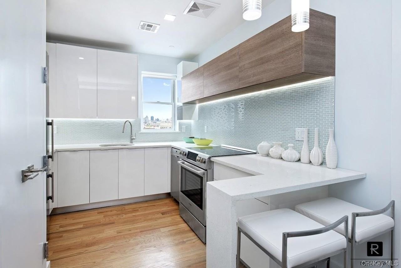 1059 Manhattan Ave #6A - Photo 3 of 13
