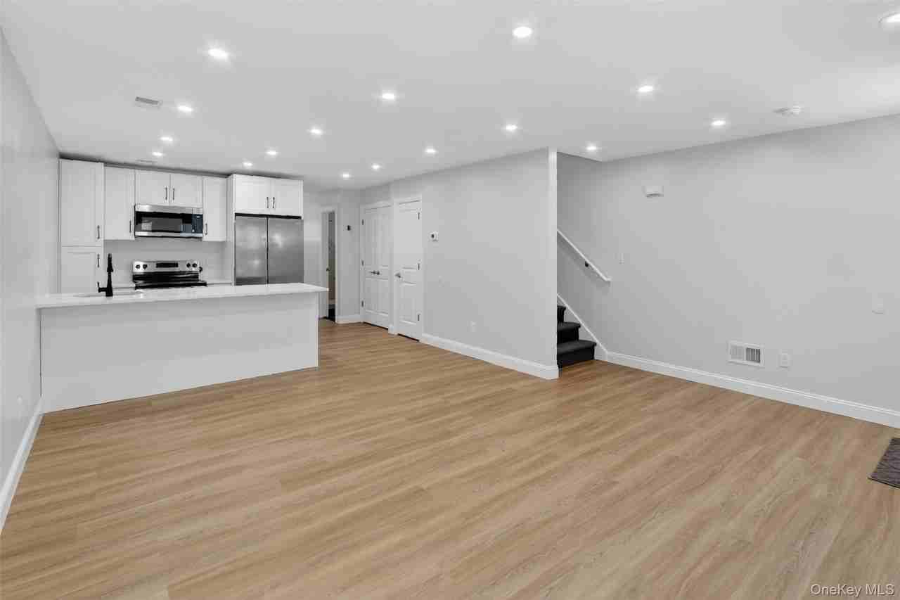 60 Manor Pl - Photo 5 of 42