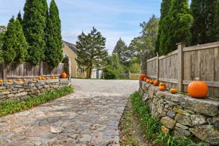 333A Hook Rd - Photo 1 of 1