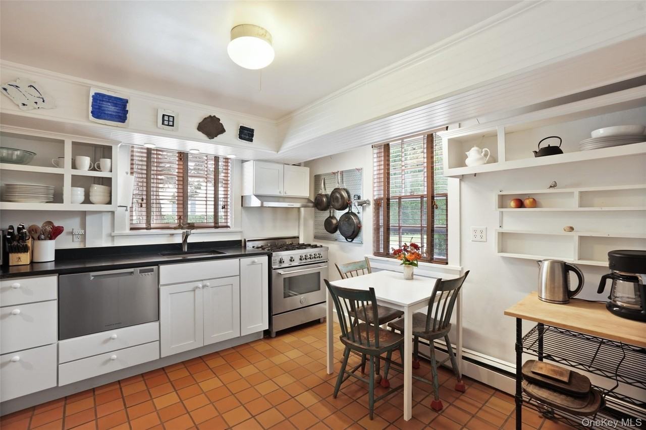 333A Hook Rd - Photo 7 of 12