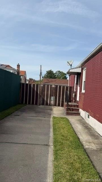 26415 82nd Ave #2ndFL - Photo 3 of 10