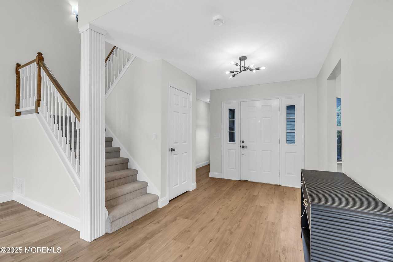 50 Gimbel Pl - Photo 5 of 50