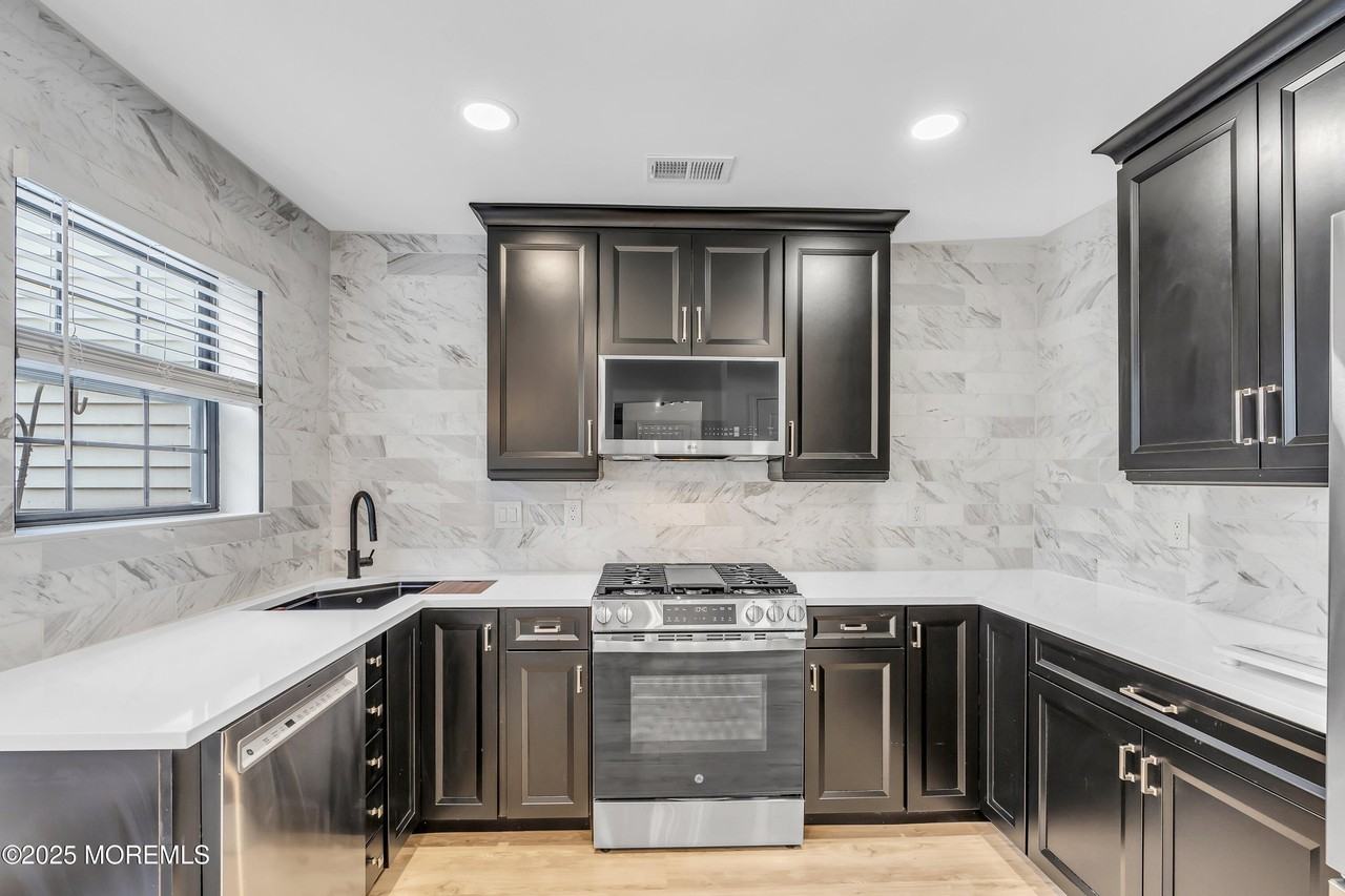 50 Gimbel Pl - Photo 6 of 50