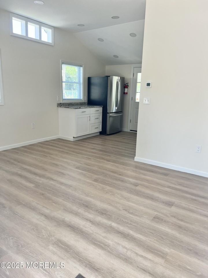 115 Parker Ave - Photo 5 of 19