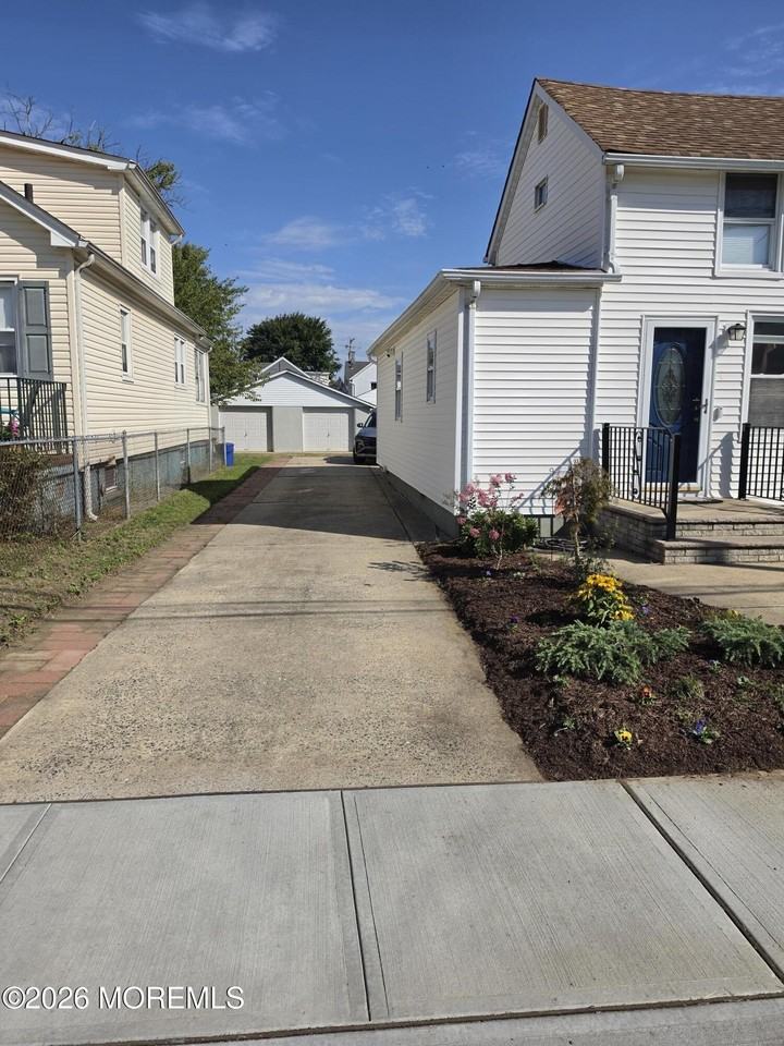 163 2nd St - Photo 3 of 35