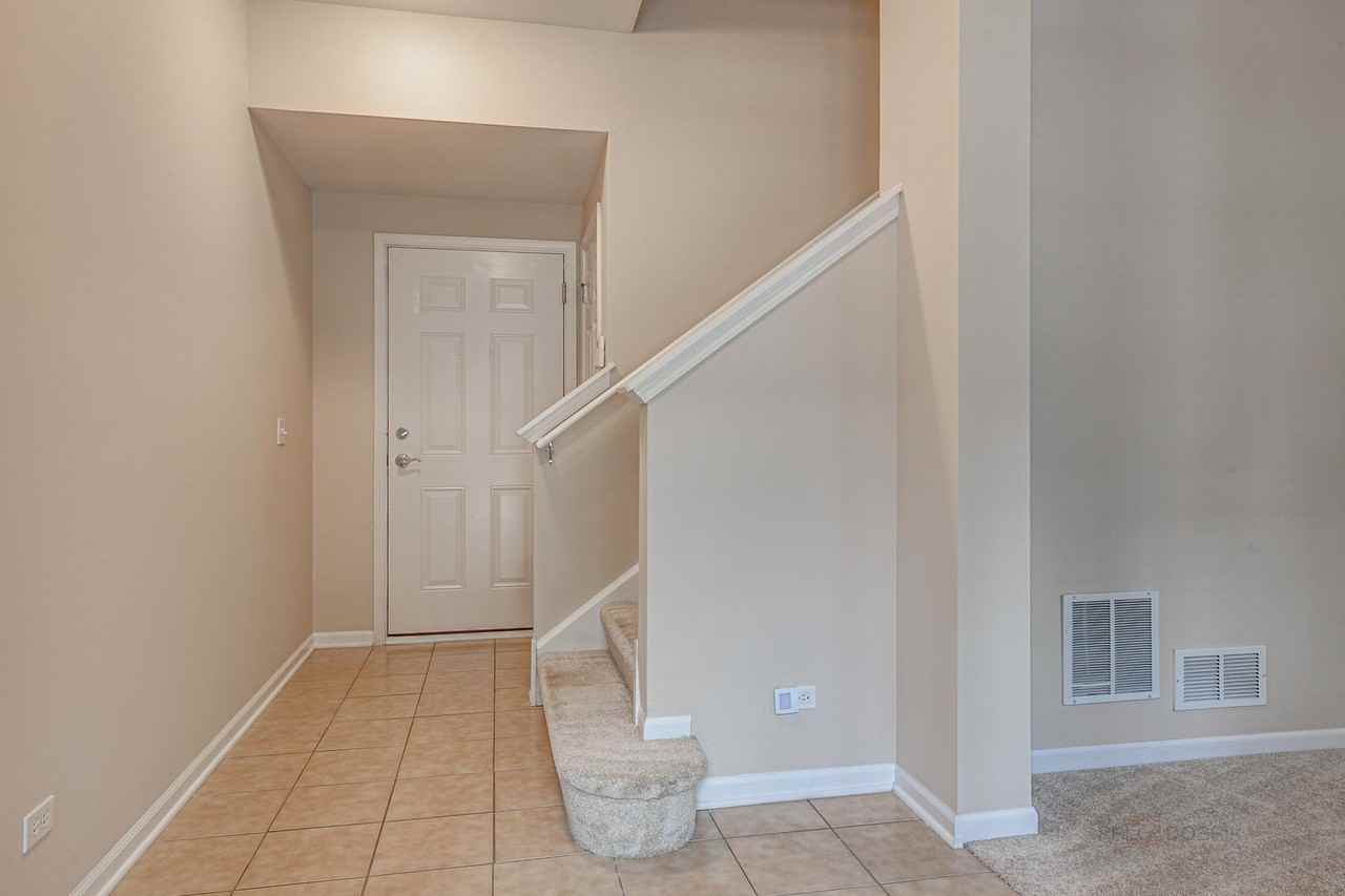 726 Summit Ln - Photo 3 of 28